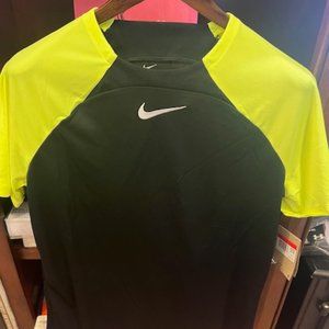 Nike Academy Pro Top 22 T-Shirt Large Black/Yellow